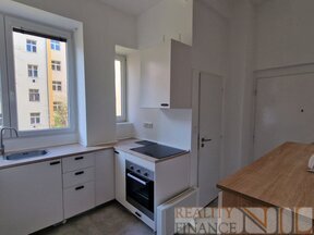 Nabízíme Vám k pronájmu krásný zrekonstruovaný byt 3+KK