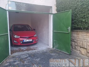 Nabízíme k prodeji pěknou prostornou garáž