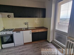 Nabízíme k pronájmu pěkný byt 3+1 s lodžií a garáží v Plzni